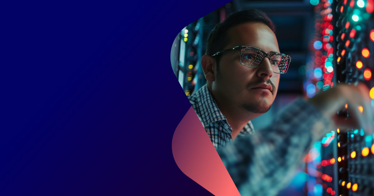Profissional trabalhando em ambiente de infraestrutura de TI, material de campanha Acronis